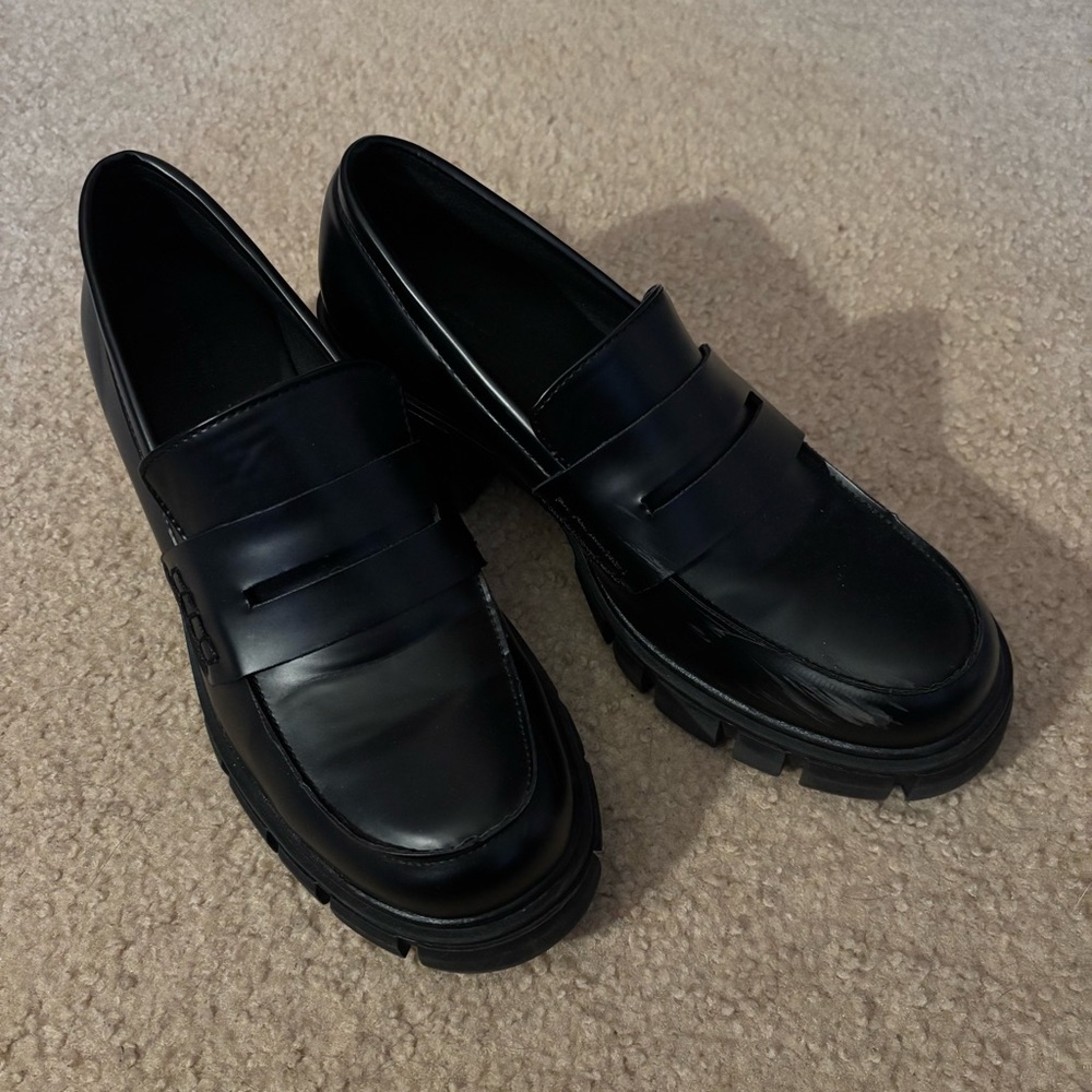 faux leather mary jane platform shoes (scuff on shoe pictured)